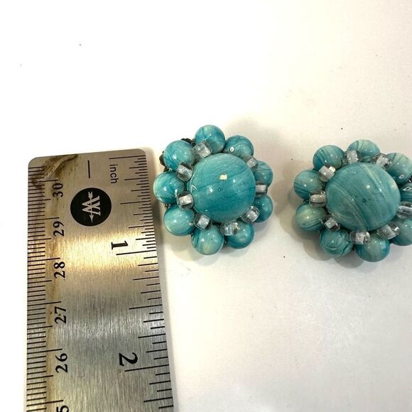 Blue beaded vintage clip on earrings - Picture 4 of 9